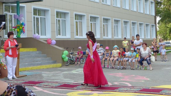 Direktorin_Abifeier_Kasachstan